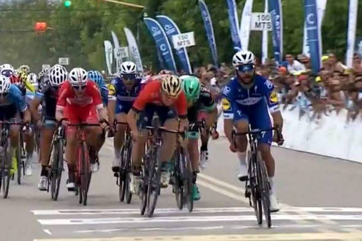 Fernando Gaviria ganó en el embalaje y es el primer líder de la Vuelta a San Juan (Foto: Tomada de video)