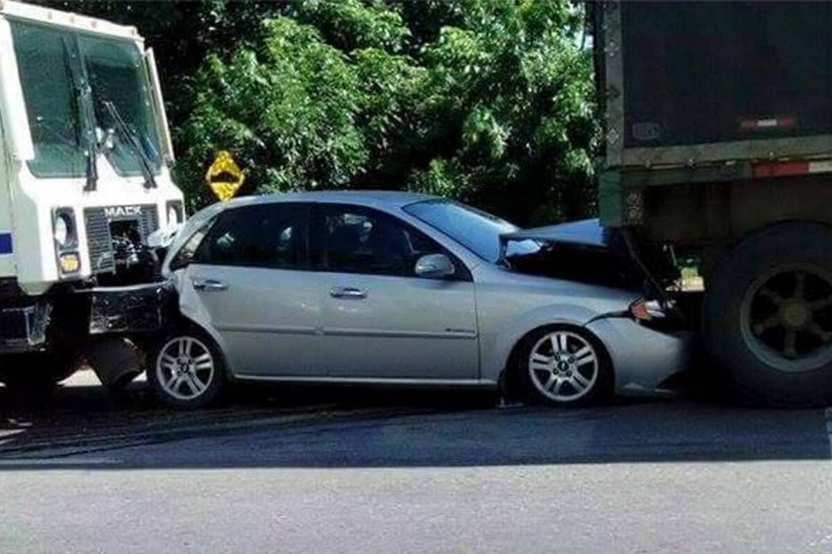 En menos de cinco horas, tractocamión causó dos accidentes en el área (Foto: Tomada de Internet/VANGUARDIA LIBERAL)
