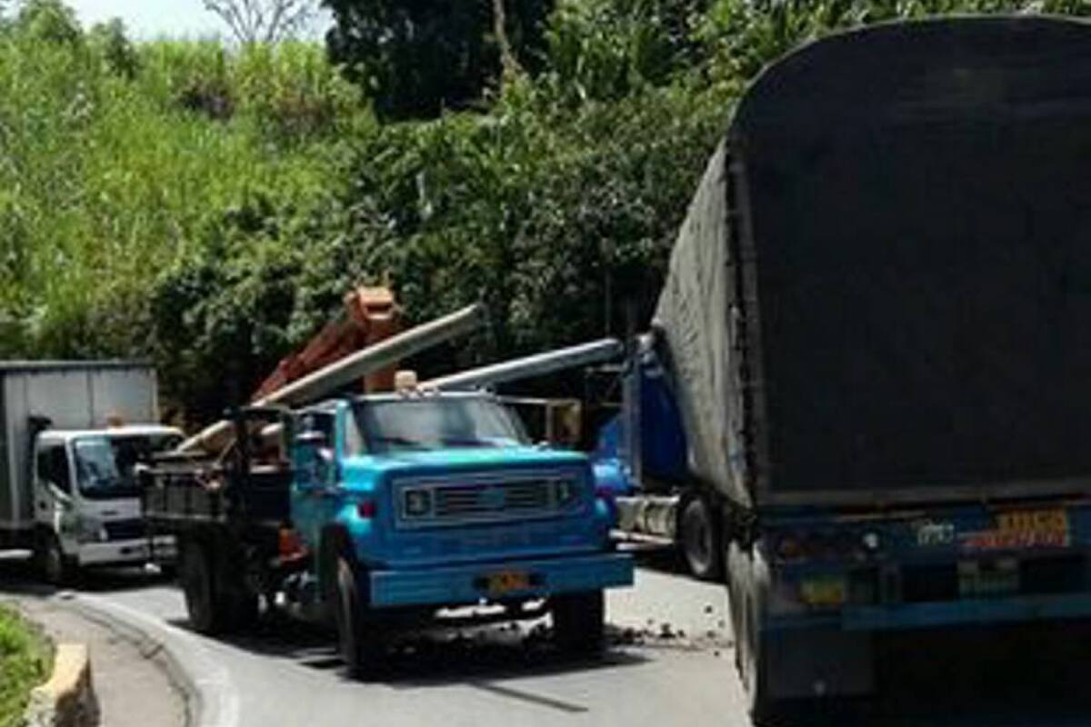Un muerto tras accidente múltiple en la vía Curos-Piedecuesta (Foto: Suministrada /VANGUARDIA LIBERAL)