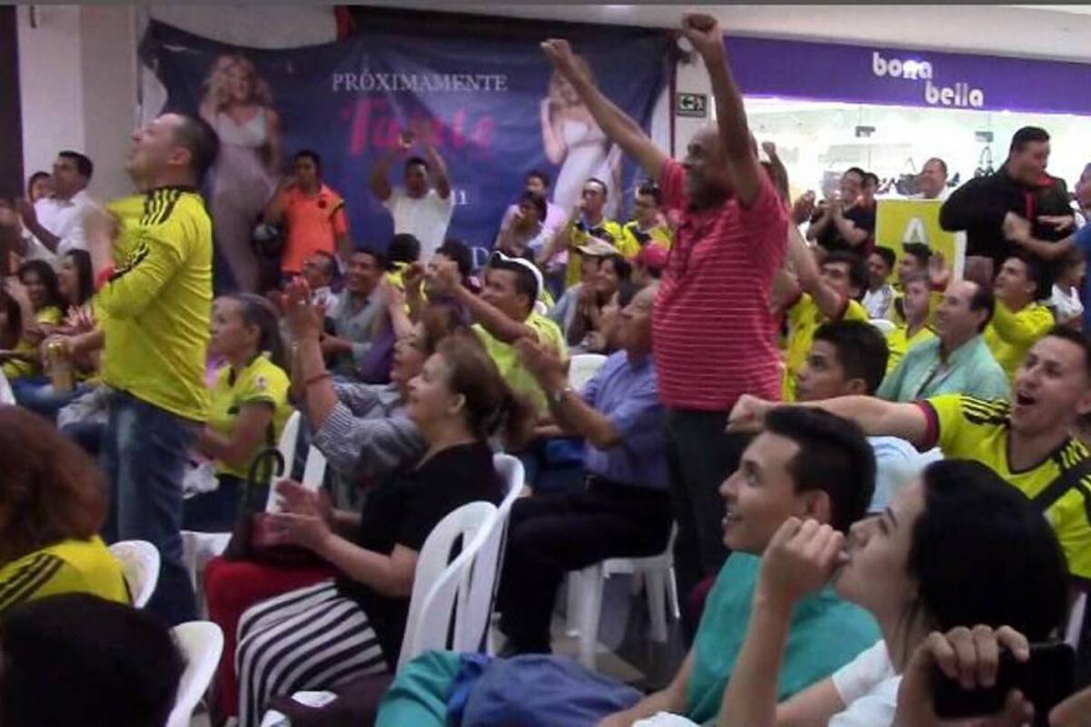 Bumangueses aplaudieron regreso al gol del ‘Tigre’ con la Selección Colombia ante España (Foto: MILTON VELOSA/VANGUARDIA LIBERAL)