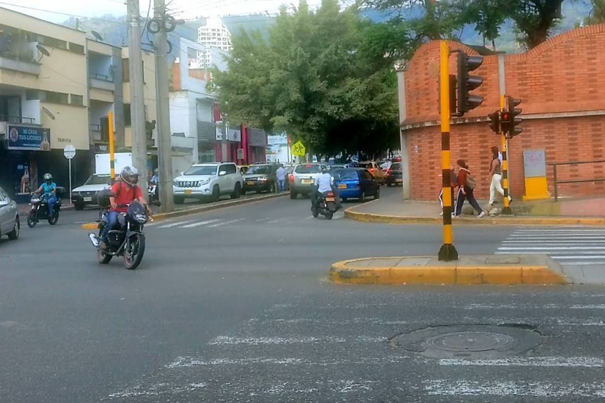 Eliminan giro a la izquierda en la carrera 33 con calle 56 de Bucaramanga (Foto: MILTON VELOSA/VANGUARDIA LIBERAL)