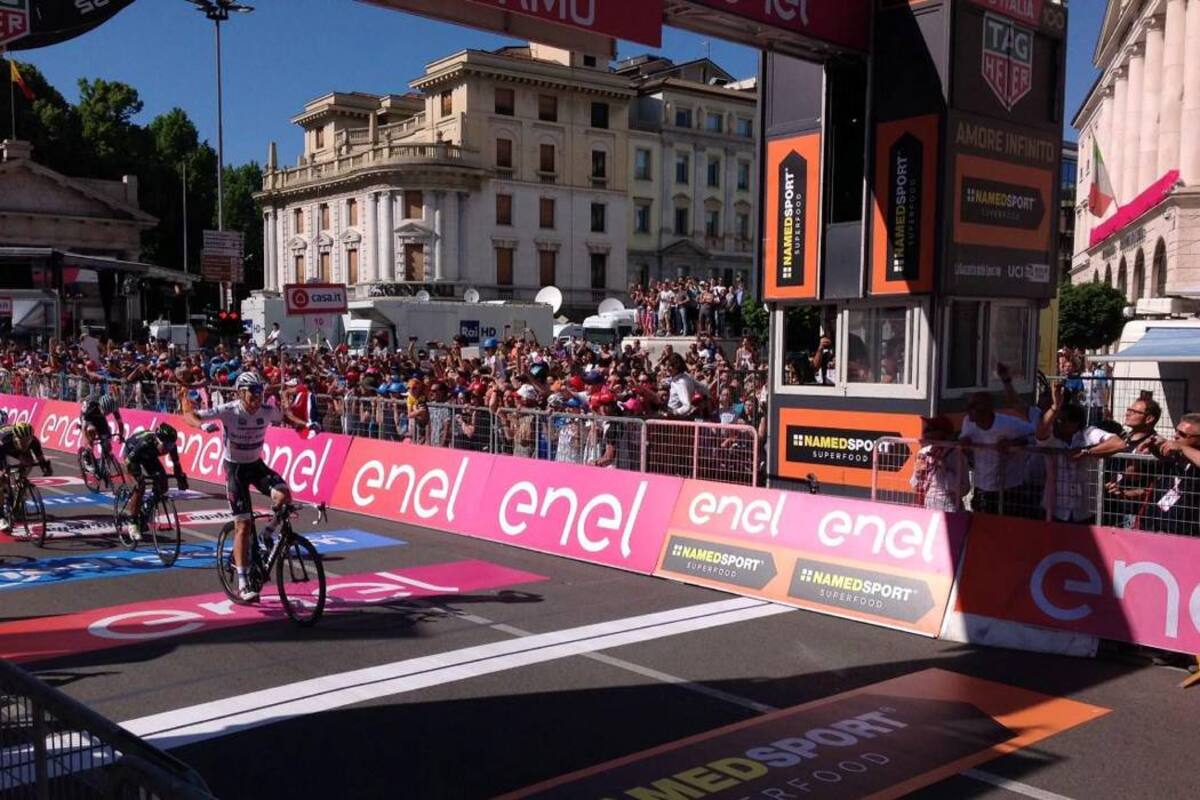Pese a caída, Nairo Quintana logró el segundo puesto en la etapa 15 del Giro