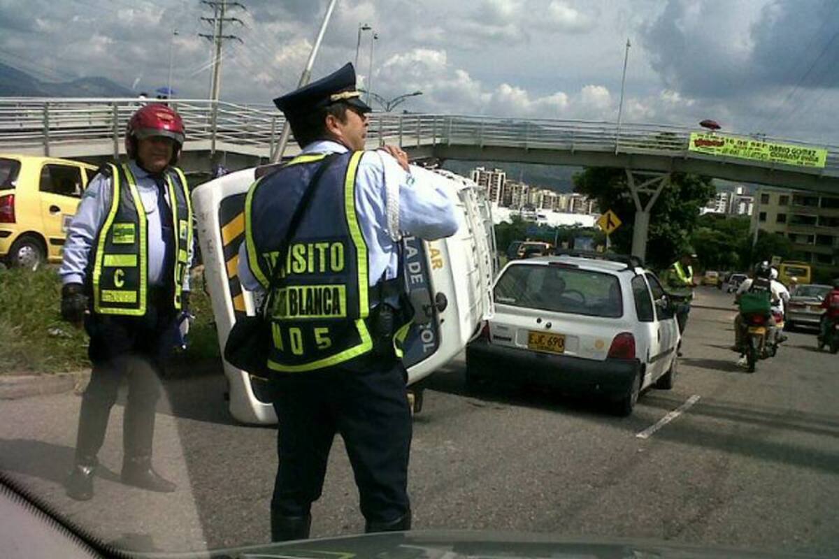 Cinco menores heridos dejó accidente con buseta escolar en la autopista (Foto: Suministrada Carlos Ariel Díaz/VANGUARDIA LIBERAL)