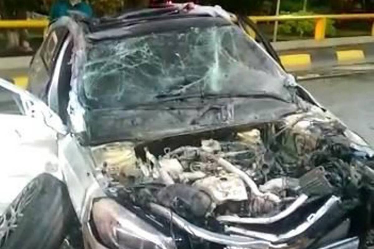 El volcamiento del Mercedes Benz último modelo, milagrosamente no dejó heridos. (Foto: Tomada de internet/VANGUARDIA LIBERAL)