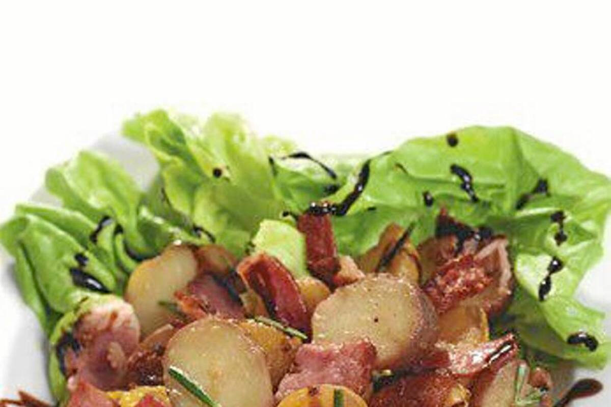 ENSALADA DE PAPAS CON TOCINETA