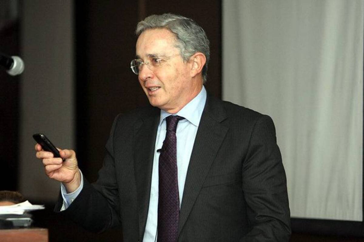 Uribe lanza críticas en Twitter al jefe del equipo negociador (Foto: Colprensa/VANGUARDIA LIBERAL)