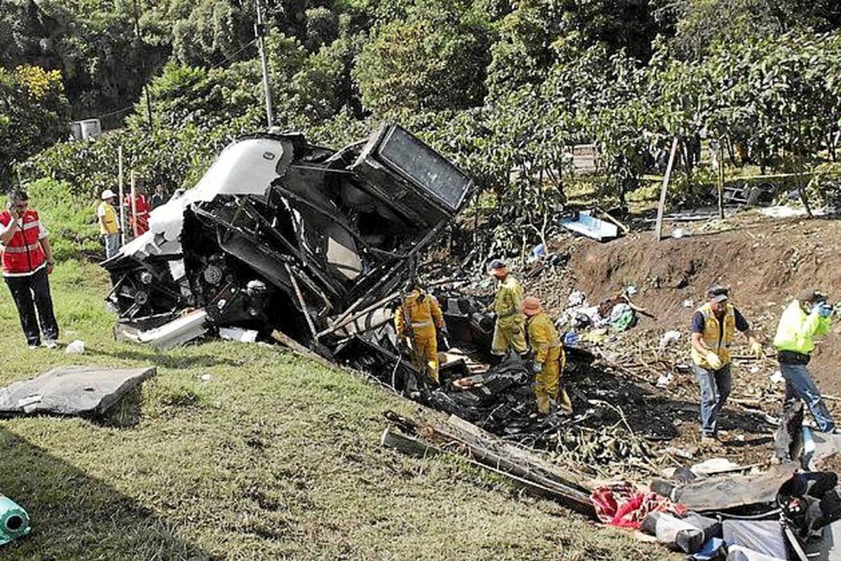 "No vimos el abismo", dice conductor de bus accidentado (Foto: Colprensa/VANGUARDIA LIBERAL)