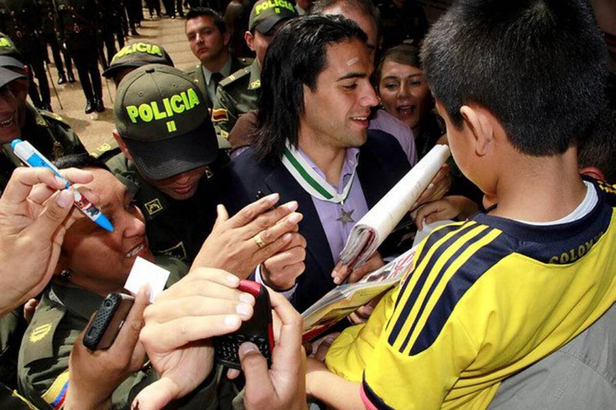 Falcao fue condecorado por la Policía (Foto: Colprensa/VANGUARDIA LIBERAL)