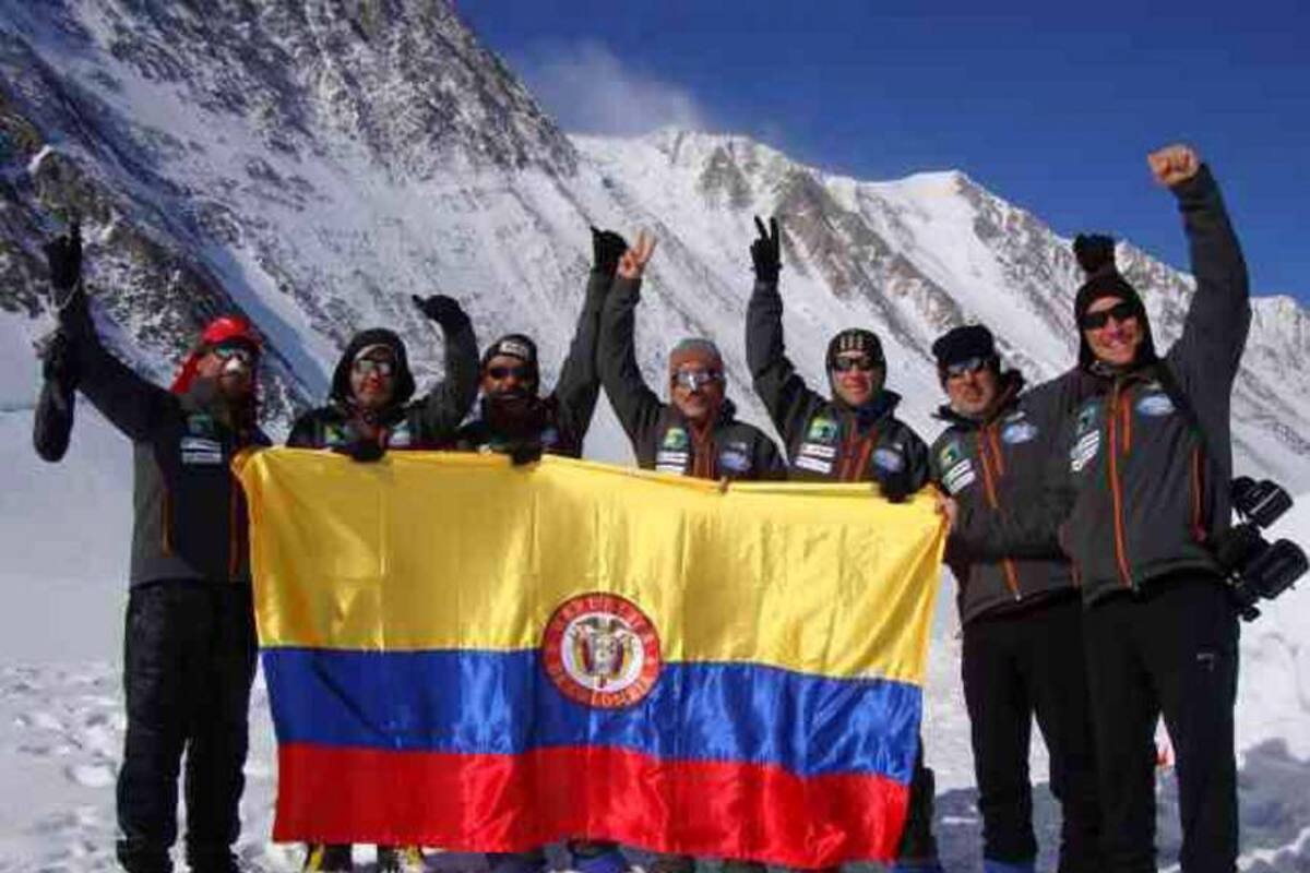 Santos felicitó a quienes llegaron a la cima del Monte Vinson en la Antártida (Foto: Colprensa/VANGUARDIA LIBERAL)