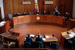 Revuelo por fallo que permite a ministros y parapolíticos impugnar sus condenas