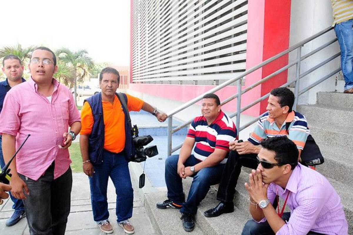 Atracan a periodistas en Barranquilla (Foto: Colprensa/VANGUARDIA LIBERAL)
