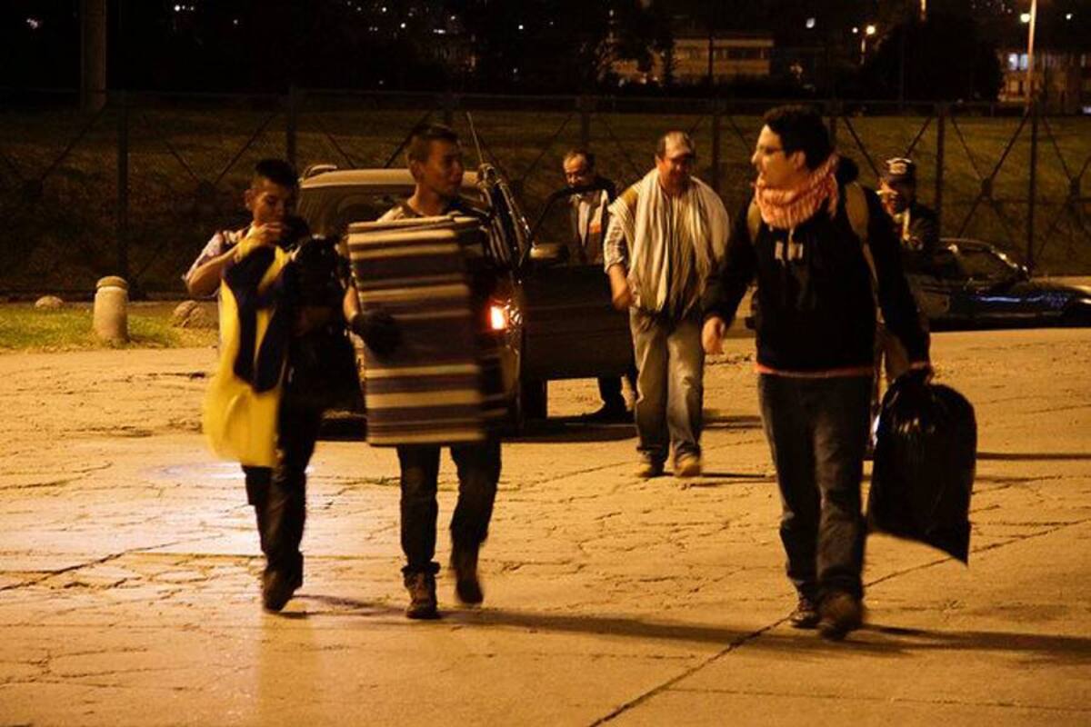 Miembros de Marcha Patriótica intimidan a equipo de periodistas (Foto: Colprensa/VANGUARDIA LIBERAL)