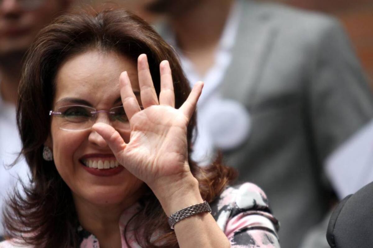 Viviane Morales entregó firmas para referendo sobre adopción igualitaria (Foto: Colprensa /VANGUARDIA LIBERAL)