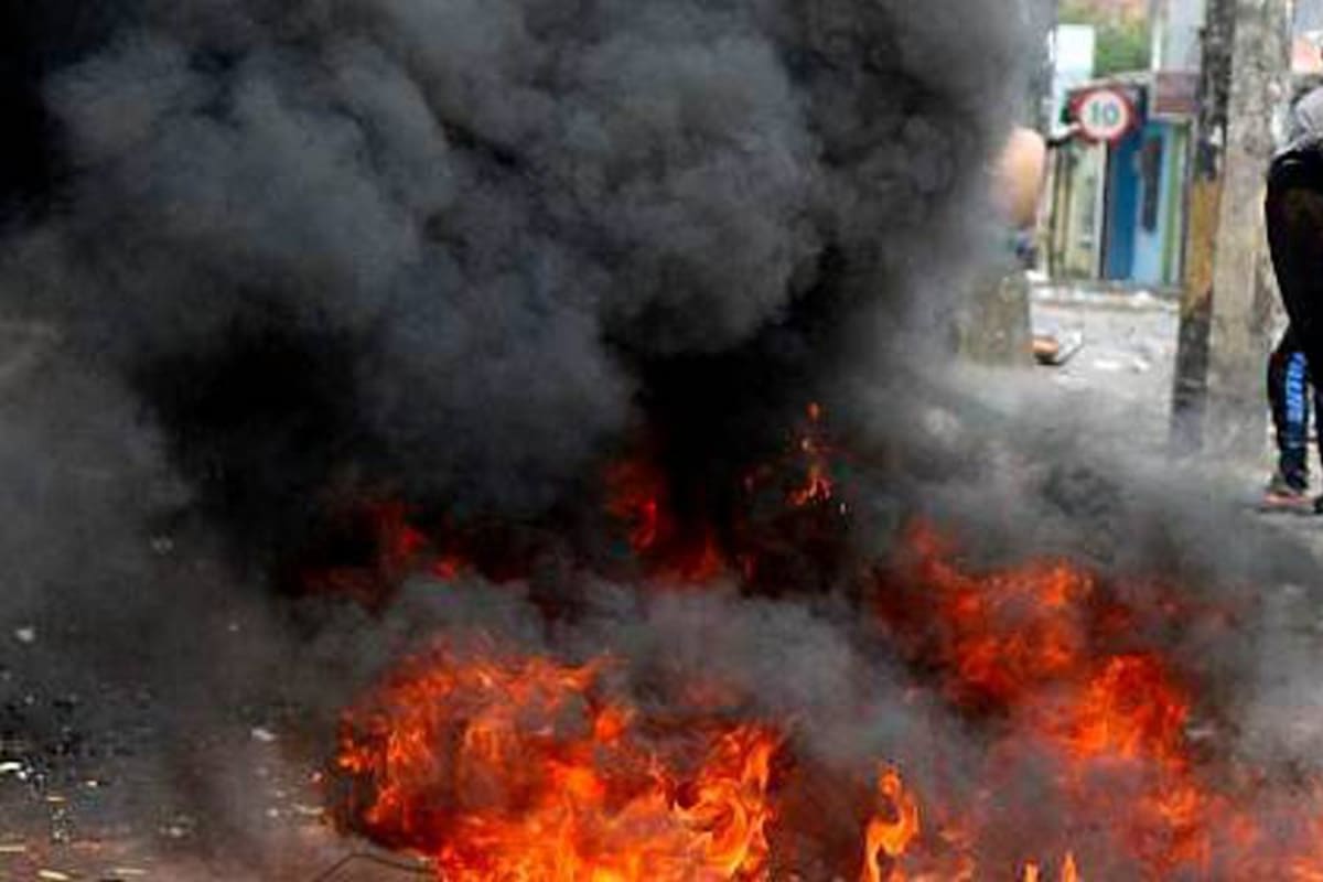 Se recrudecen disturbios en Caucasia por el paro minero (Foto: Colprensa/ VANGUARDIA LIBERAL)