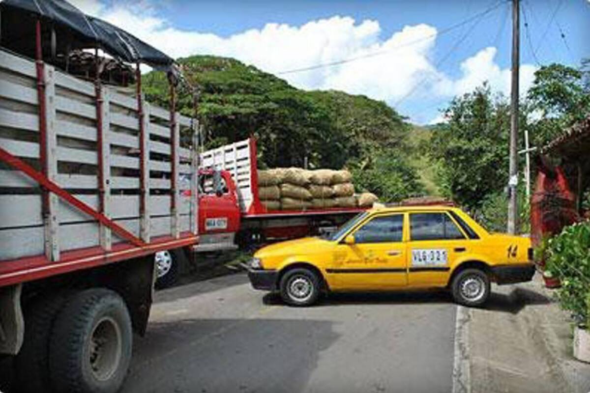 Carro bomba en zona montañosa de Tuluá (Foto: Colprensa/VANGUARDIA LIBERAL)