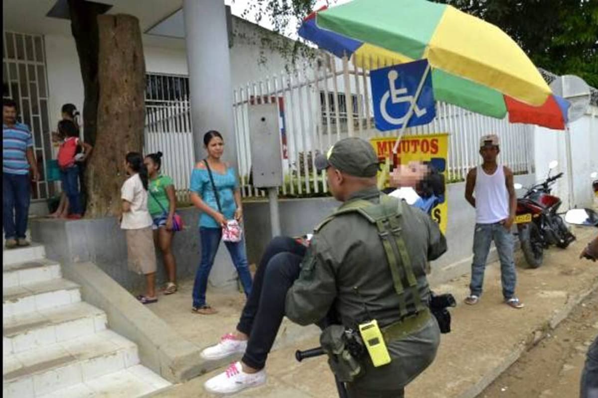 No paran los desmayos de estudiantes en el Carmen de Bolivar (Foto: Colprensa/VANGUARDIA LIBERAL)