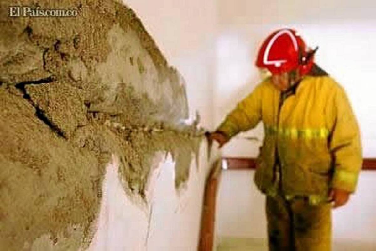 Esta es una de las fisuras causadas en la clínica Santillana en Cali por el temblor de 7.3 grados Richter que sacudió al suroccidente del país. Externos (Foto: Colprensa / VANGUARDIA LIBERAL)