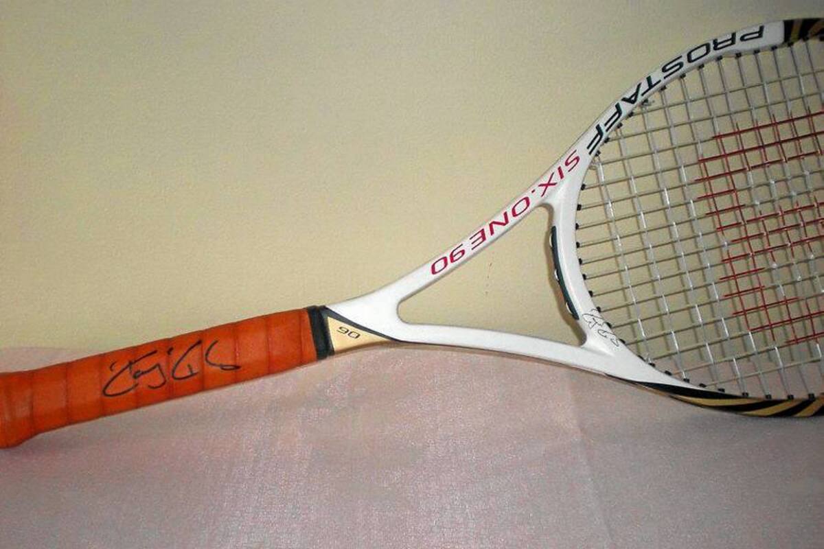 Federer dona raqueta autografiada a Tennis for Colombia (Foto: COLPRENSA/VANGUARDIA LIBERAL)