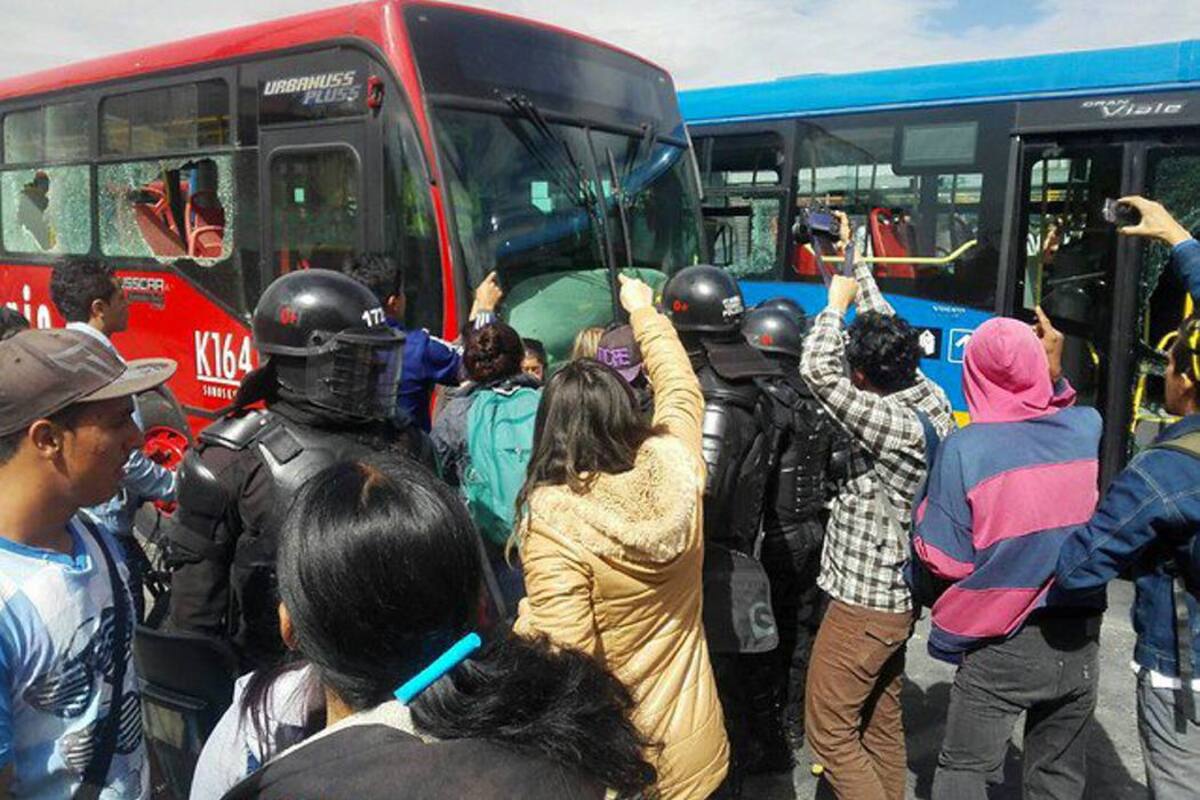 Protestas en contra de Transmilenio generan disturbios en Bogotá (Foto: Colprensa / VANGUARDIA LIBERAL)