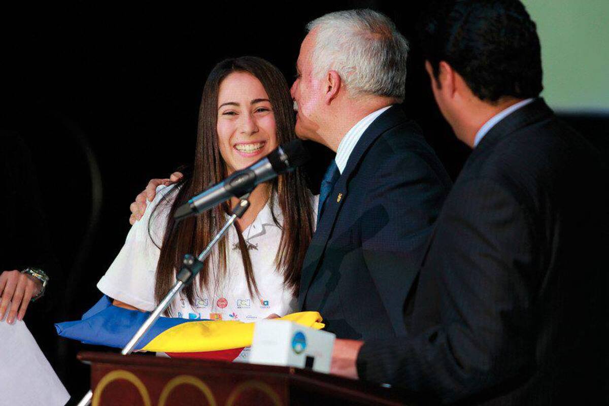 Mariana Pajón recibió el oro a la excelencia (Foto: COLPRENSA/VANGUARDIA LIBERAL)