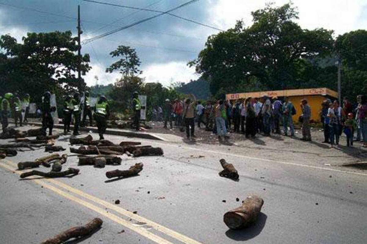 Reportan heridos por enfrentamientos en vía Panamericana en Cauca (Foto: Colprensa/VANGUARDIA LIBERAL)
