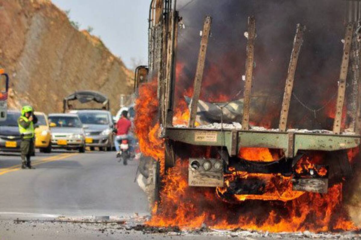 Camión se incendió en el Anillo Vial de Cúcuta (Foto: COLPRENSA)