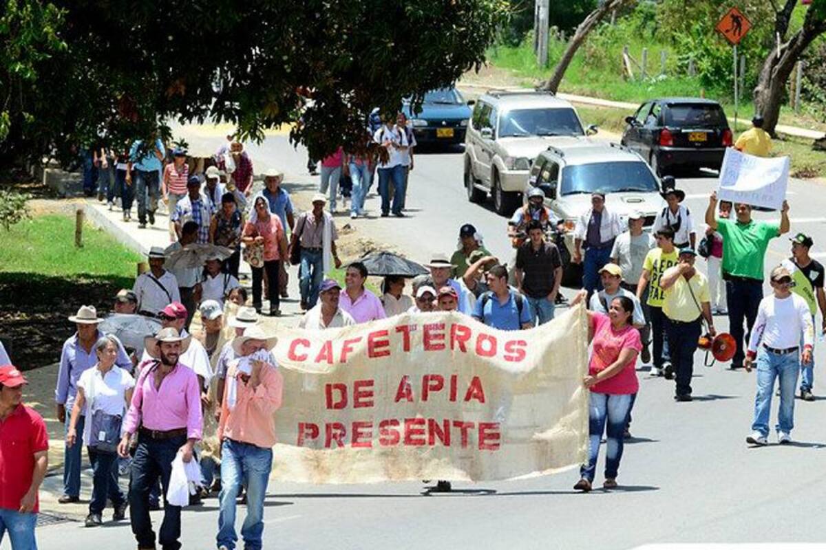 Cafeteros quindianos bloquearon vía La Línea (Foto: Colprensa/VANGUARDIA LIBERAL)