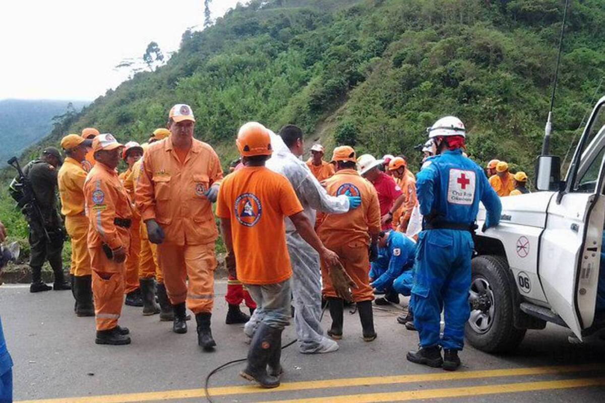 Entregan lista de heridos y fallecidos en el accidente vía a Apía (Foto: Colprensa / VANGUARDIA LIBERAL)