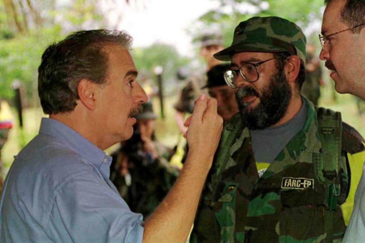 El 25 de mayo de ese mismo año, las Farc confirmaron mediante un comunicado, la muerte de ‘Tirofijo’ y el nombramiento de Cano. (Foto: Archivo/VANGUARDIA LIBERAL)