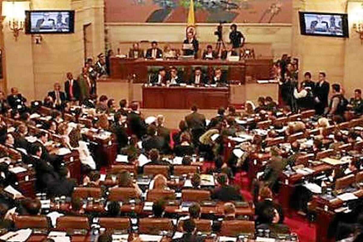 Los 'micos' legislativos que ha acompañado el Gobierno (Foto: Tomada de internet/VANGUARDIA.COM)
