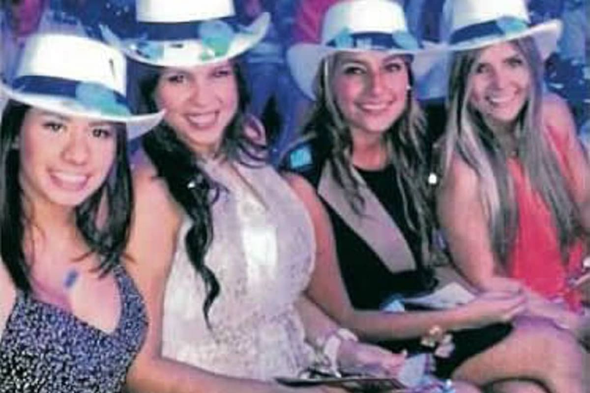 En el lanzamiento de la Feria de Bucaramanga, en septiembre del 2013 aparecen, de izquierda a derecha, Laura Ayala Celis, Valentina Mantilla Oliveros, Diana Carolina Castellanos y Daisy Dayán Burgos, contratistas de distintas entidades del nivel municipal. (Foto: Tomada de Internet / VANGUARDIA LIBERAL)