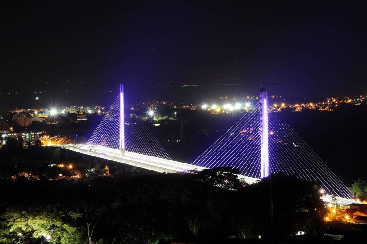 Viaducto de la Novena se 'vistió de patria'