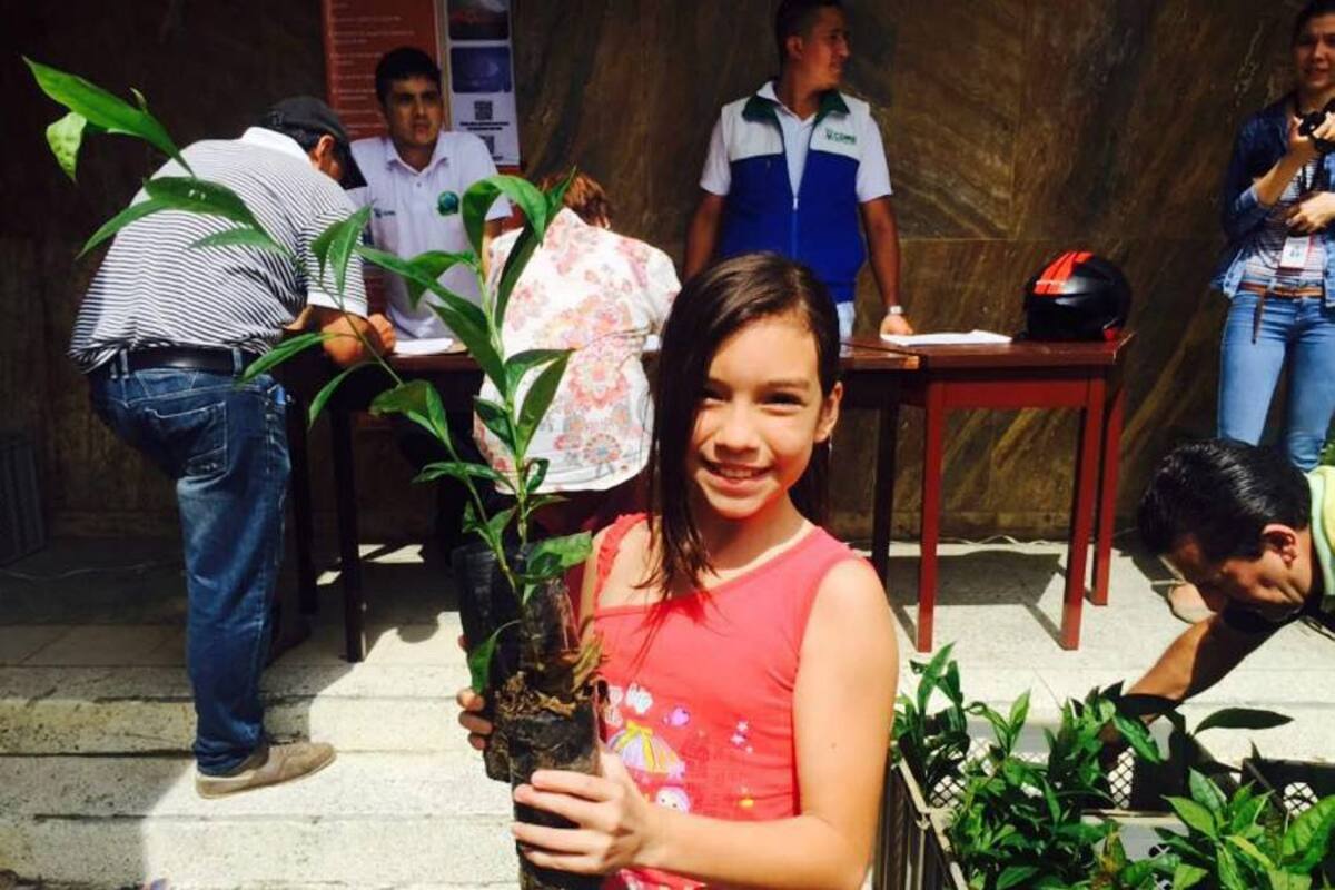 Más de mil árboles entregan la Cdmb y Vanguardia.com (Foto: Luisa España/VANGUARDIA LIBERAL )