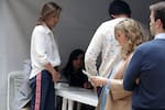 'Tutina' se robó la atención con los jeans que lució en su puesto de votación