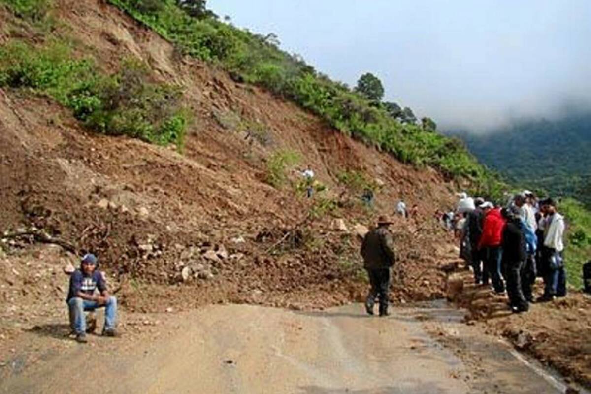 Con una vía del país cerrada totalmente inició el 2012 (Foto: Tomada de internet/VANGUARDIA LIBERAL)