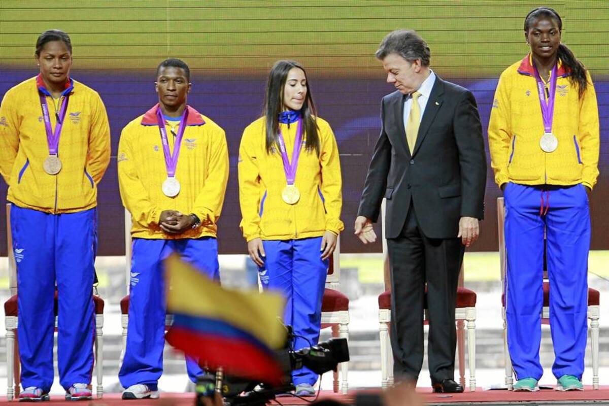 Santos condecoró a medallistas olímpicos (Foto: Colprensa / VANGUARDIA LIBERAL)