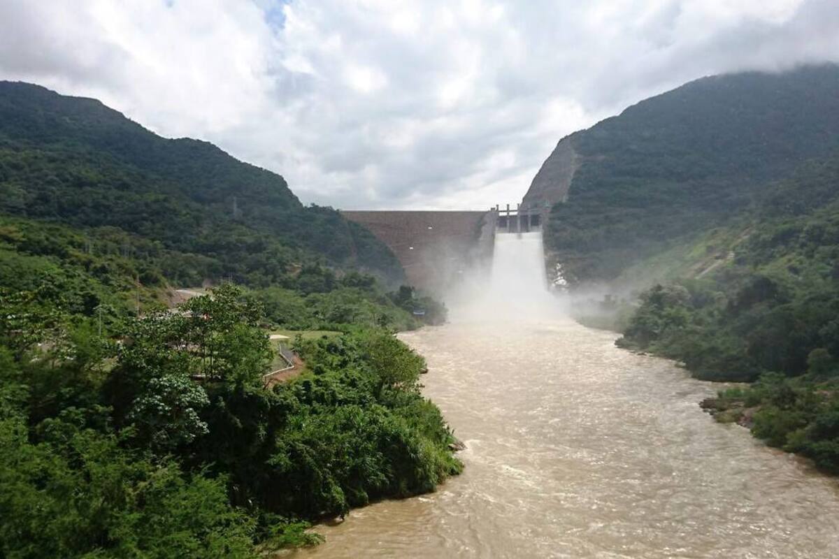 Isagen confirmó la apertura de las otras dos compuertas del embalse Topocoro en Santander (Foto: Suministrada /VANGUARDIA LIBERAL)