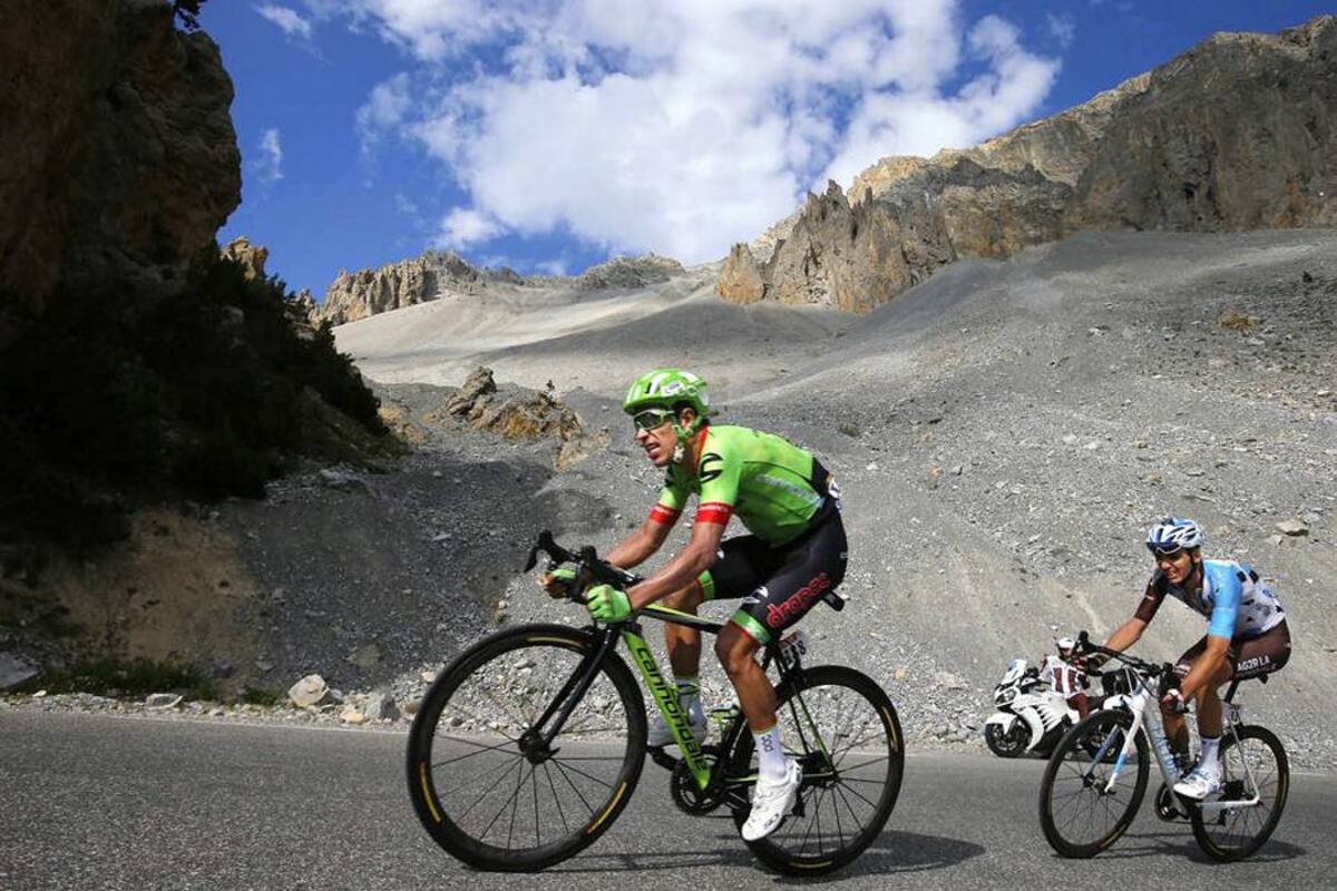 Rigoberto Urán se mantiene en el podio y luchará por el título en la contrarreloj (Foto: EFE /VANGUARDIA LIBERAL)