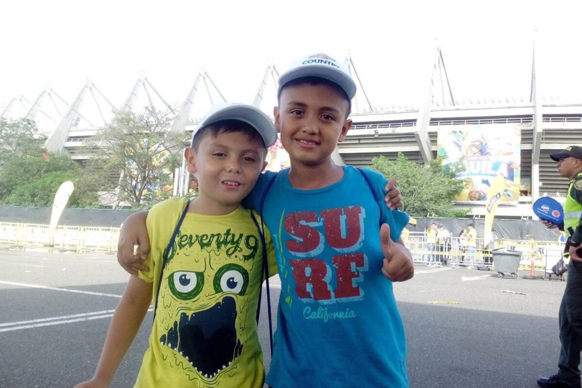 Dos niños santandereanos portarán la bandera de la Fifa en el juego Colombia - Paraguay (Foto: Suministrada /VANGUARDIA LIBERAL)