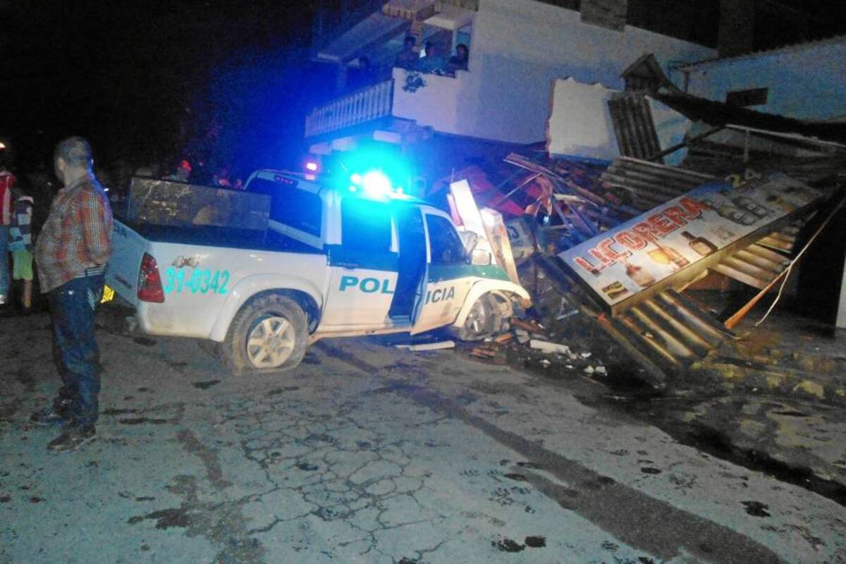Policías en presunto estado de embriaguez se estrellan en Los Santos (Foto: Suministrada/ VANGUARDIA LIBERAL)