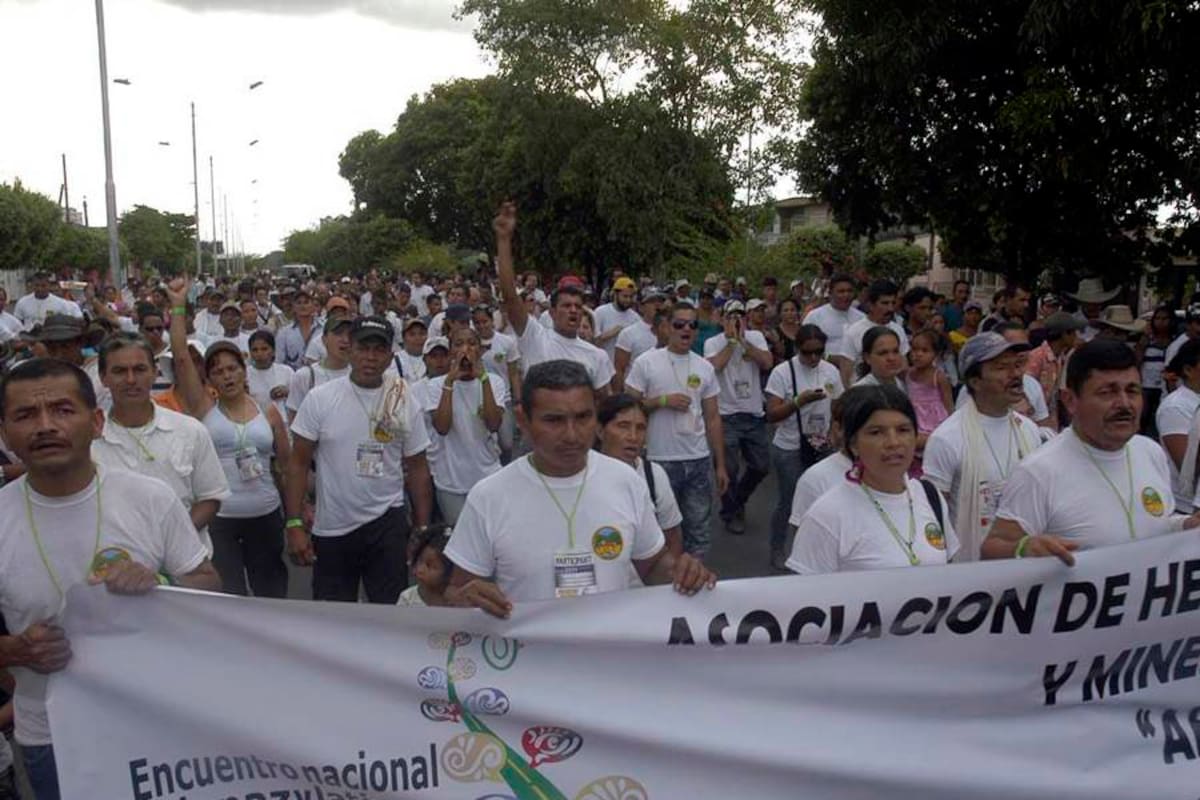 Poco antes de las 5:00 de la tarde partió la marcha programada para las 2:00 p.m., que desembocaría en el parque Camilo Torres. (Foto: Edgar Pernet/Vanguardia Liberal)