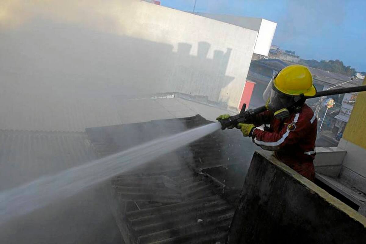 Voraz incendio consumió una casa de dos pisos en Piedecuesta (Foto: Archivo/VANGUARDIA LIBERAL)