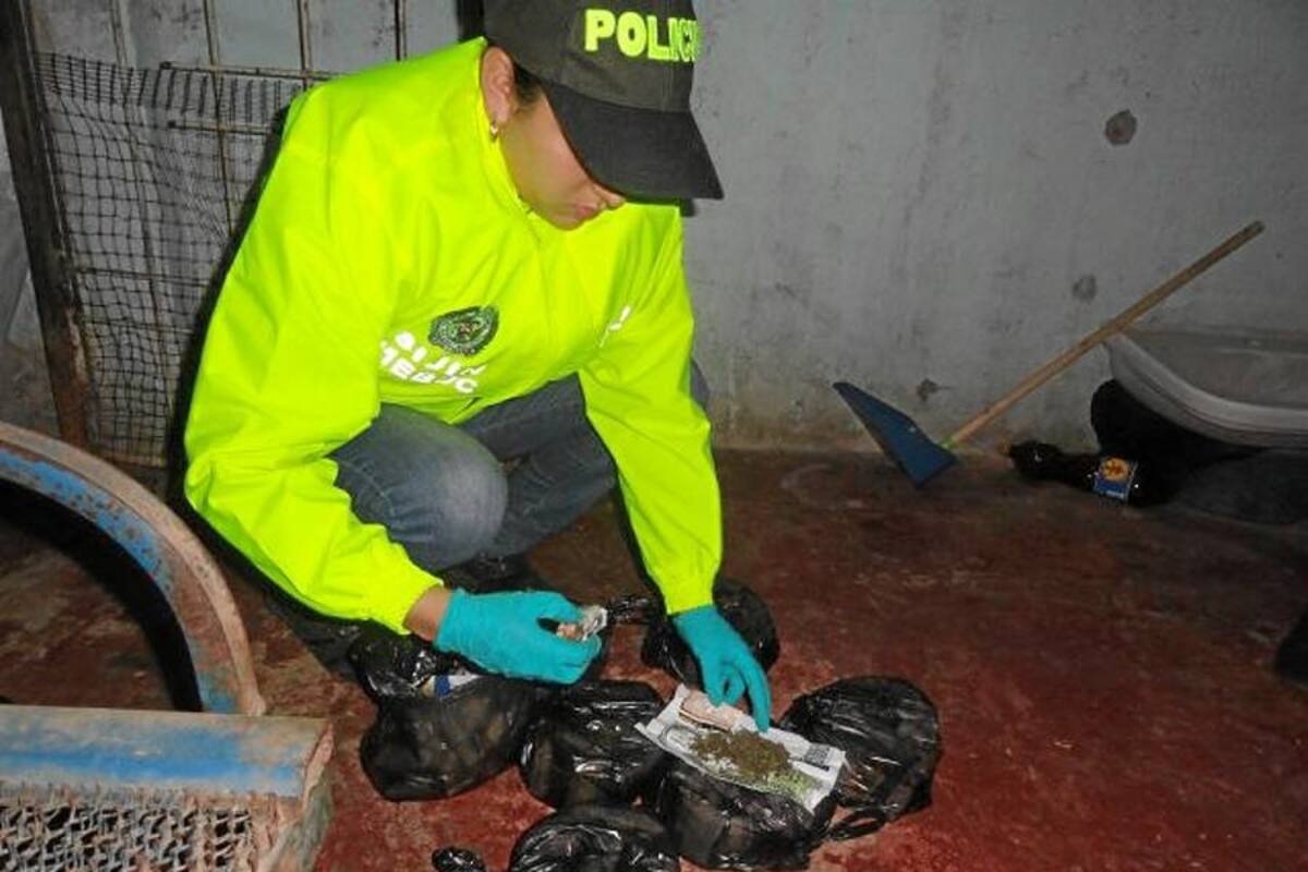 Capturados en flagrancia tres vendedores de estupefacientes en Girón (Foto: Suministrada Policía Metropolitana)