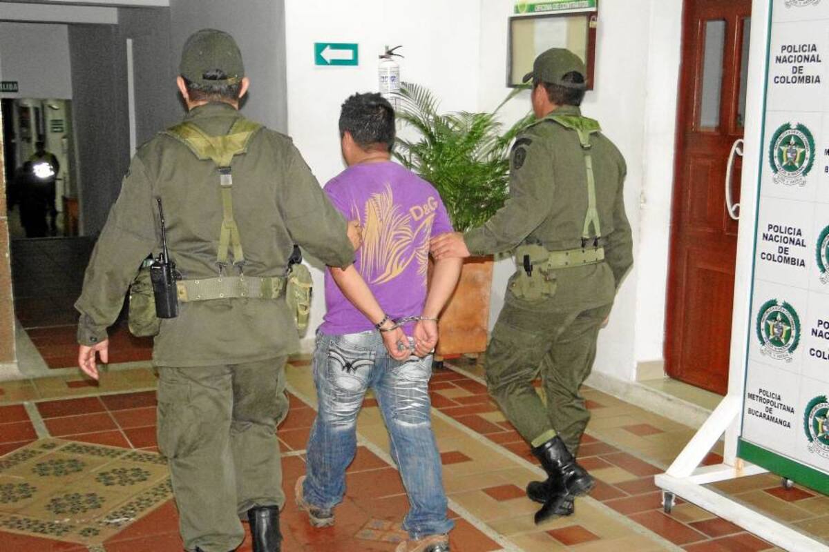 Capturan a un hombre que vendía droga frente a un colegio de Floridablanca (Foto: Suministrada/VANGUARDIA LIBERAL)