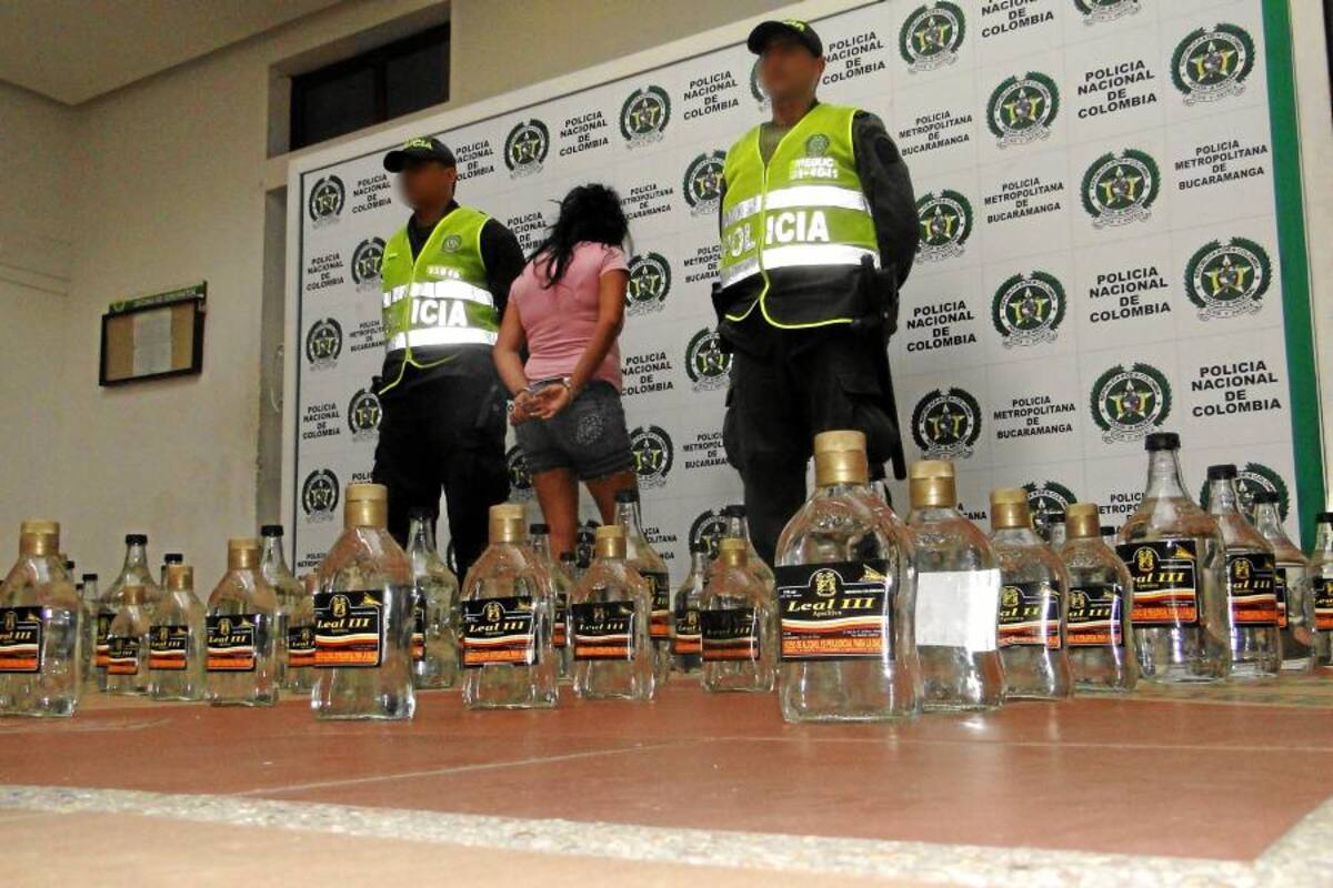 Incautadas 93 botellas de licor adulterado en el Norte de Bucaramanga (Foto: Suministradas Policía Metropolitana)