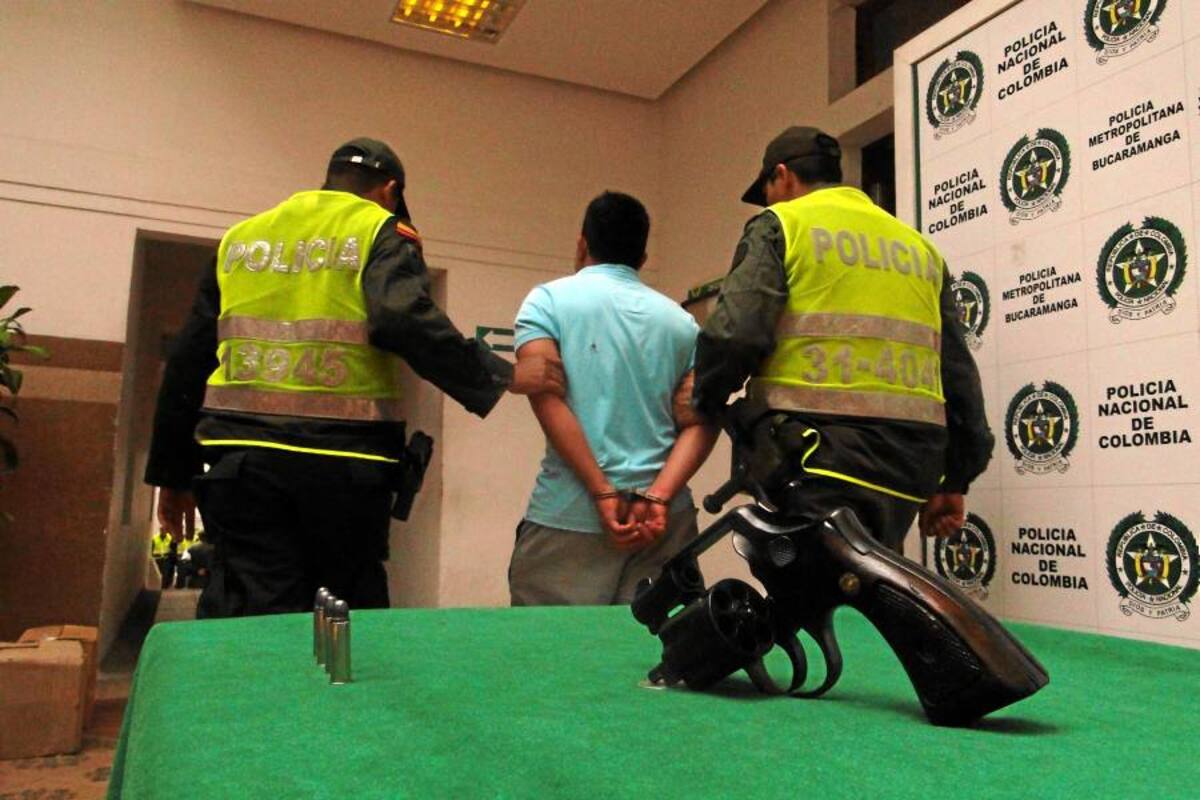 Policía capturó a un hombre con porte ilegal que tenía detención domiciliaria (Foto: Suministradas Policía Metropolitana)