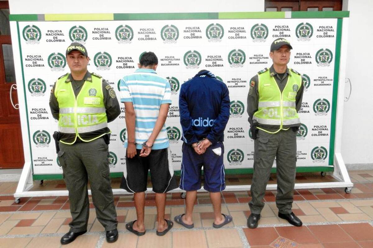 Capturados alias “Piojo” y “Gigo” por homicidio agravado y hurto calificado (Foto: Suministrada Policía Metropolitana)
