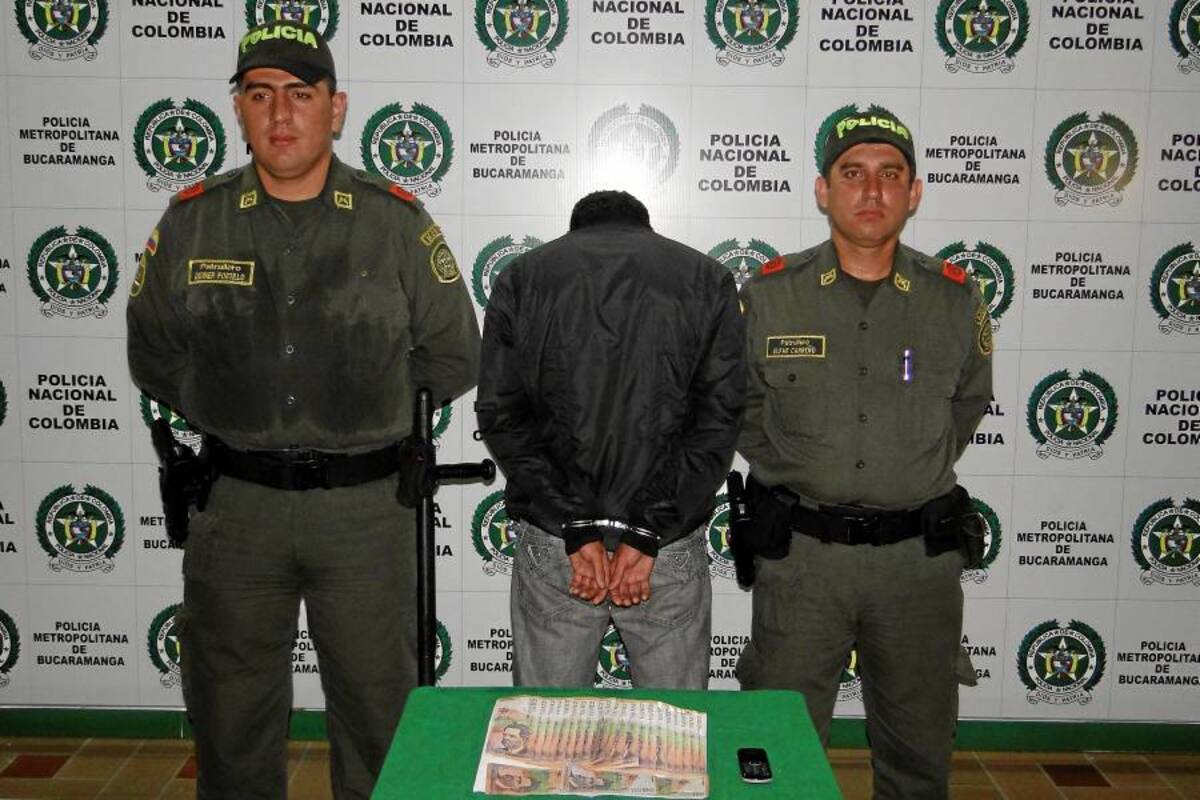 Policía capturó a un estafador en el barrio Cabecera de Bucaramanga (Foto: Suministrada Policía Metropolitana)