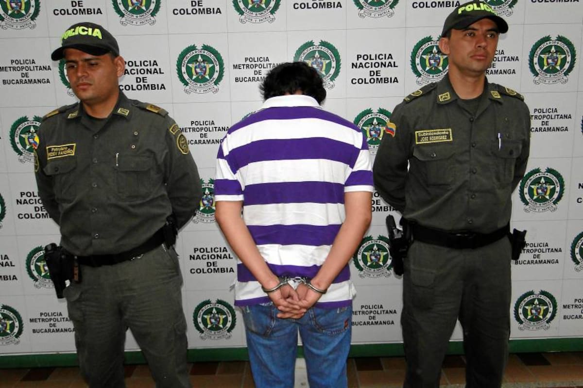Capturado un profesor por inducir a la pornografía a un estudiante en Bucaramanga (Foto: Suministrada Policía Metropolitana/ VANGUARDIA LIBERAL)