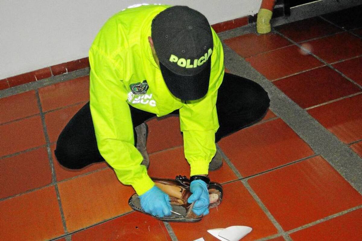 Pretendían enviar 23 kilos de cocaína, en zapatos, hacia Bélgica (Foto: Suministrada Policía Metropolitana/ VANGUARDIA LIBERAL)